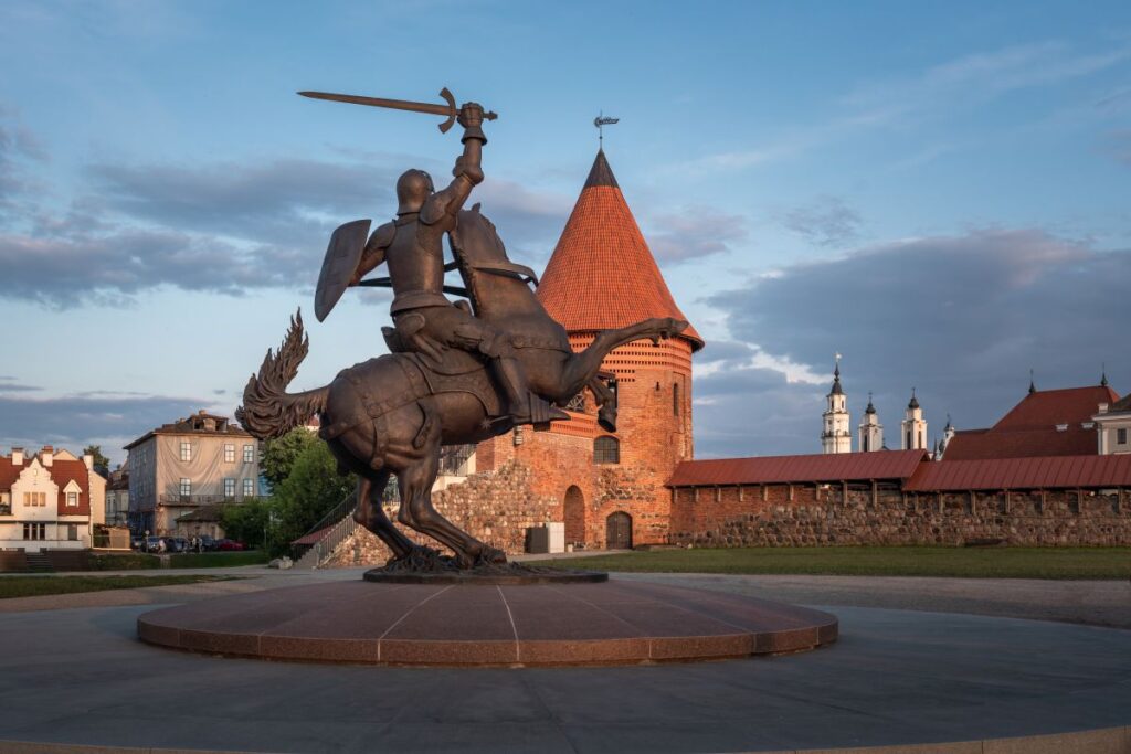 Vytis Sculpture